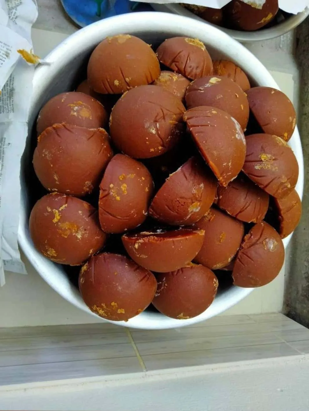 Bowl of round jaggery pieces